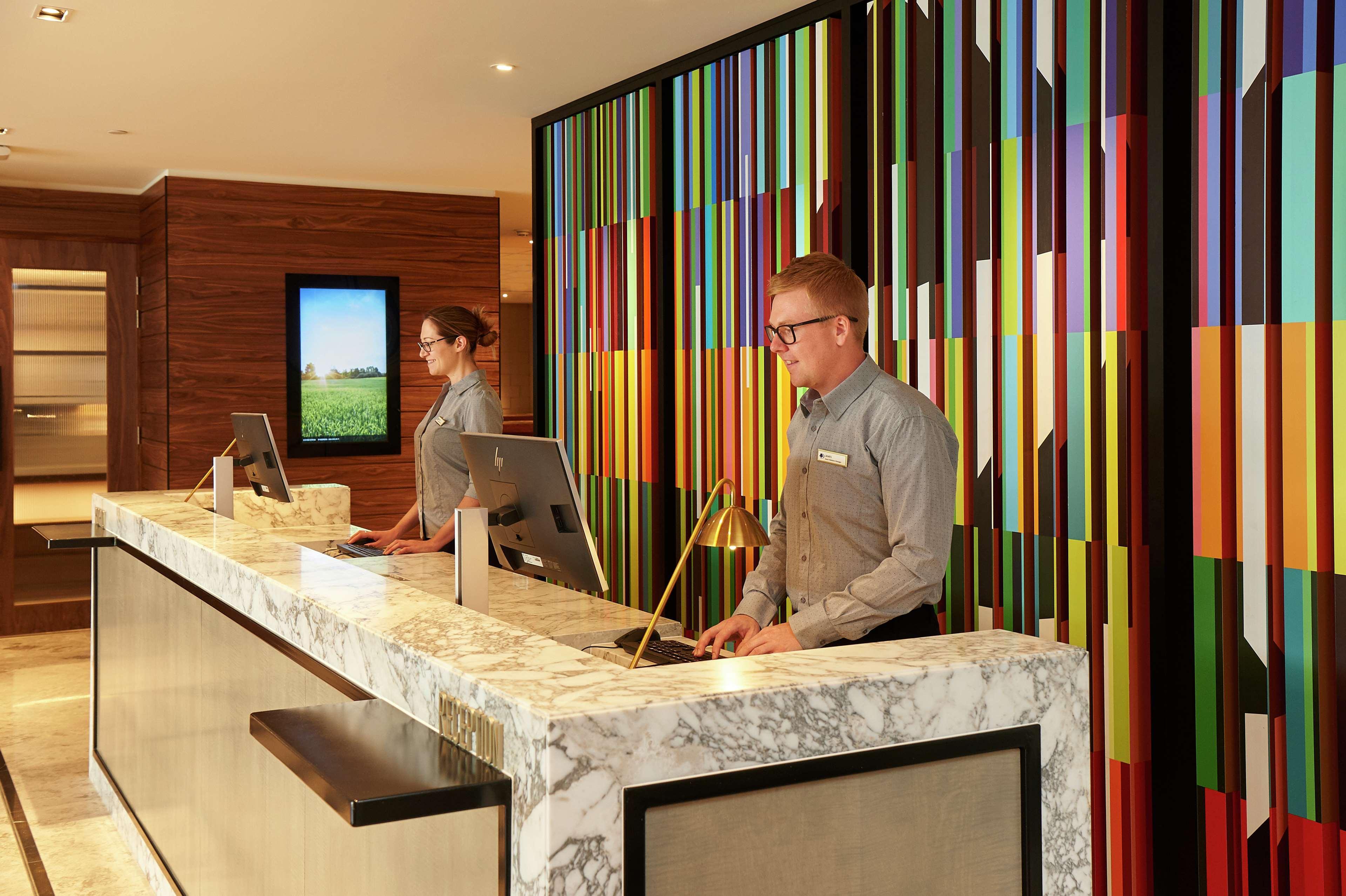 Отель Doubletree By Hilton Perth Northbridge Экстерьер фото