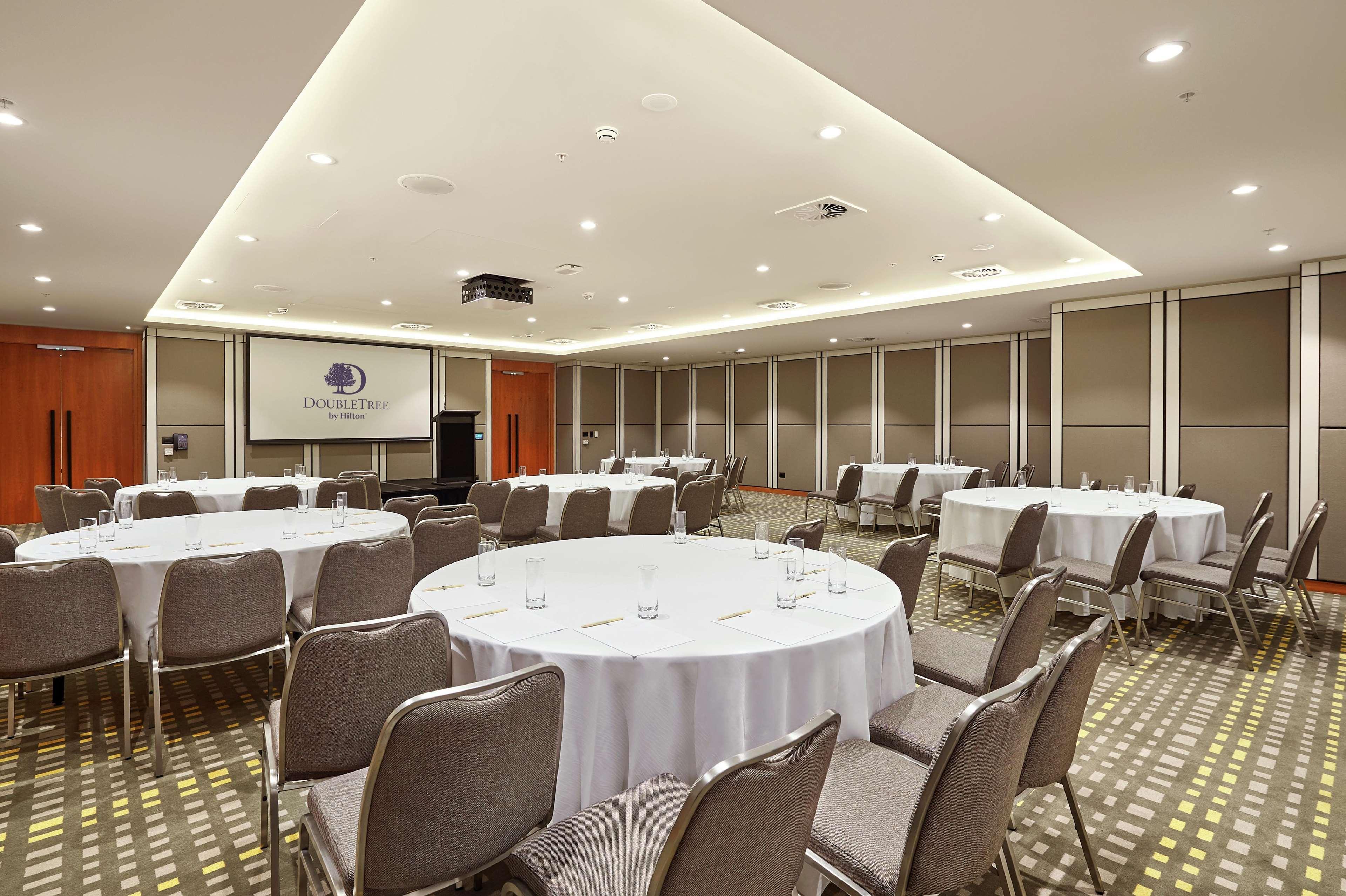 Отель Doubletree By Hilton Perth Northbridge Экстерьер фото