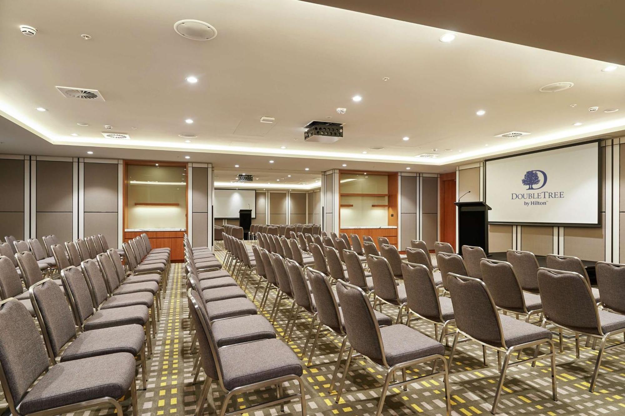 Отель Doubletree By Hilton Perth Northbridge Экстерьер фото